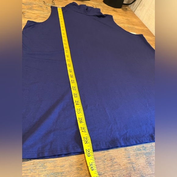 💙Sleeveless Cowl Neck Top – Studio (Size 3X, NWT) - Picture 5 of 8